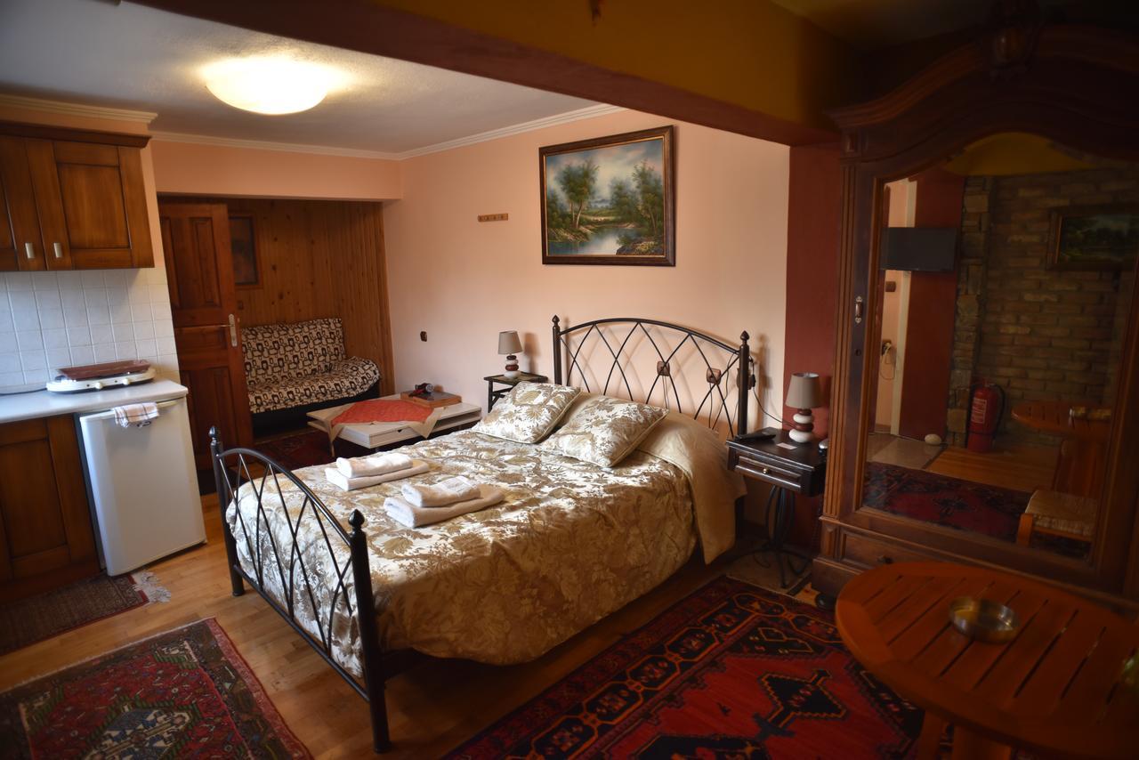 Santa Marina Guesthouse กาโต ลูตรากี ภายนอก รูปภาพ