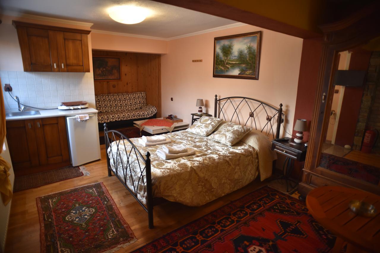 Santa Marina Guesthouse กาโต ลูตรากี ภายนอก รูปภาพ