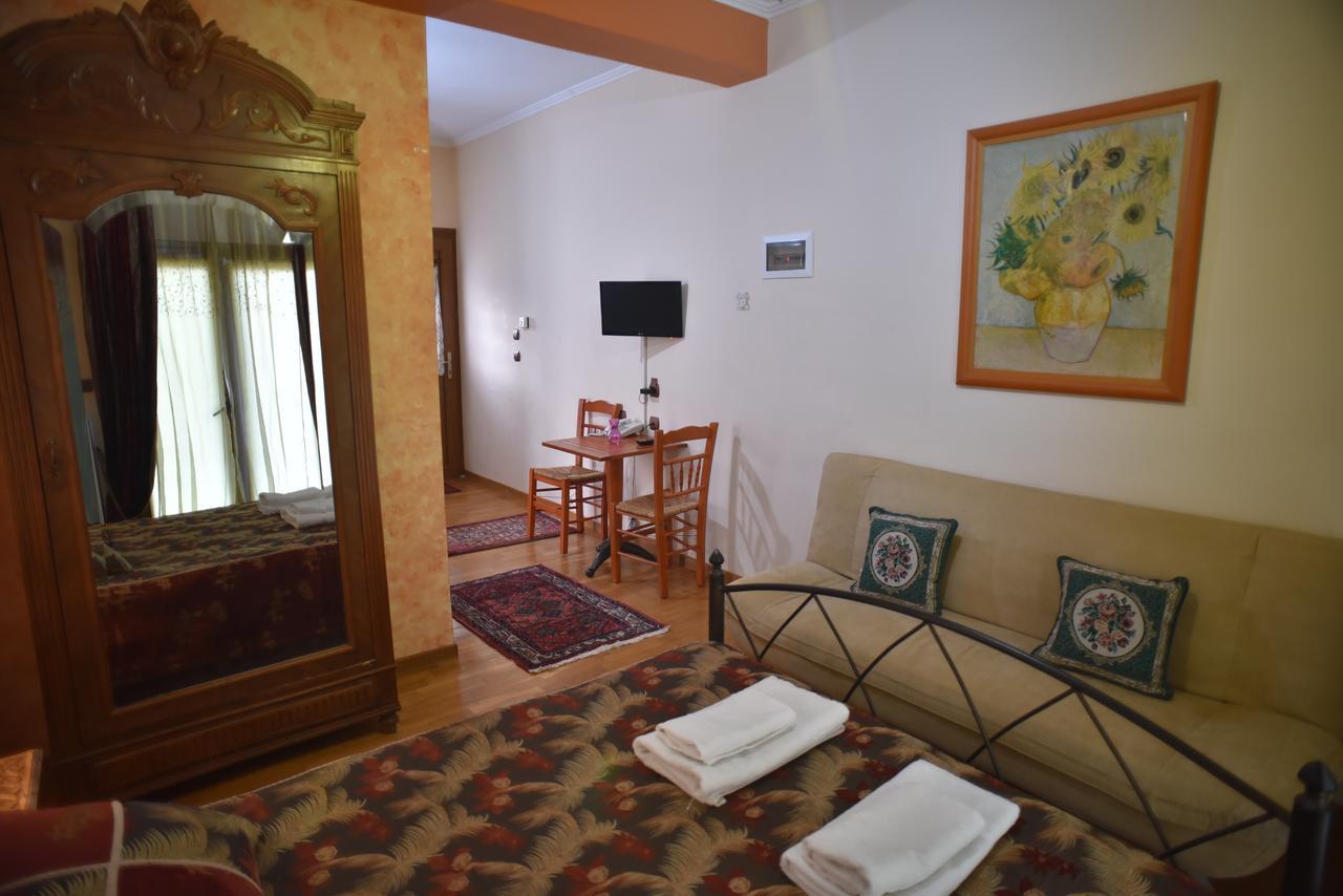 Santa Marina Guesthouse กาโต ลูตรากี ภายนอก รูปภาพ