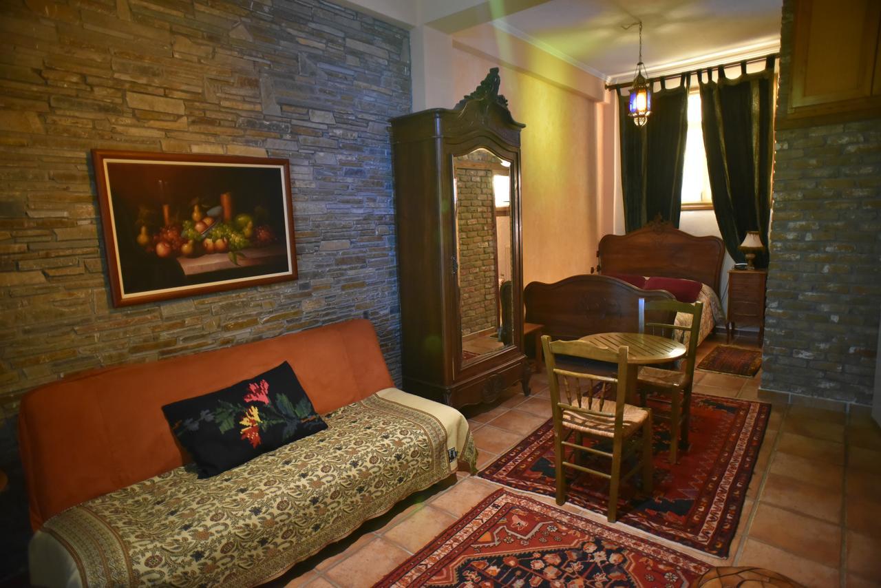 Santa Marina Guesthouse กาโต ลูตรากี ภายนอก รูปภาพ
