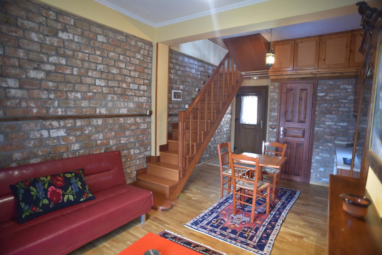 Santa Marina Guesthouse กาโต ลูตรากี ภายนอก รูปภาพ