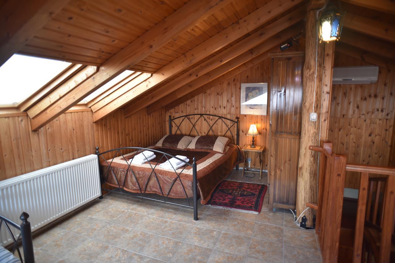 Santa Marina Guesthouse กาโต ลูตรากี ภายนอก รูปภาพ