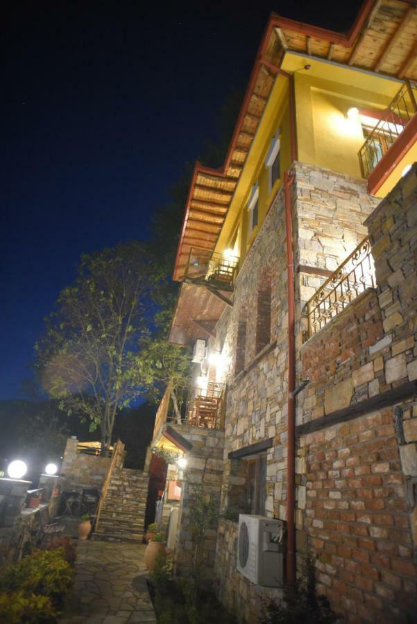 Santa Marina Guesthouse กาโต ลูตรากี ภายนอก รูปภาพ