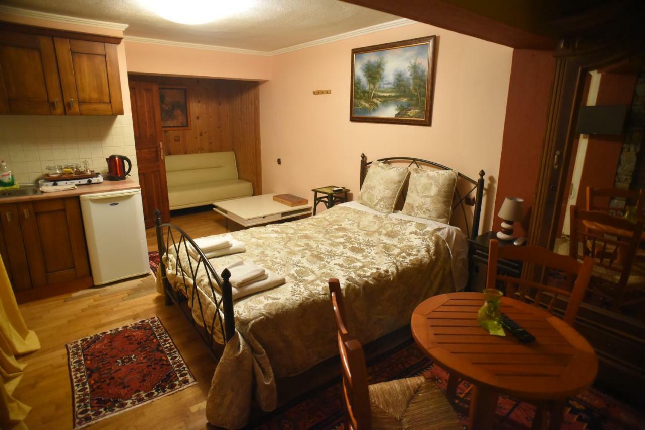 Santa Marina Guesthouse กาโต ลูตรากี ภายนอก รูปภาพ