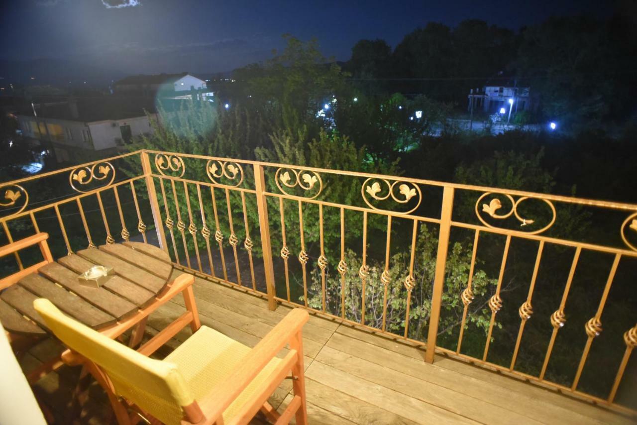 Santa Marina Guesthouse กาโต ลูตรากี ภายนอก รูปภาพ
