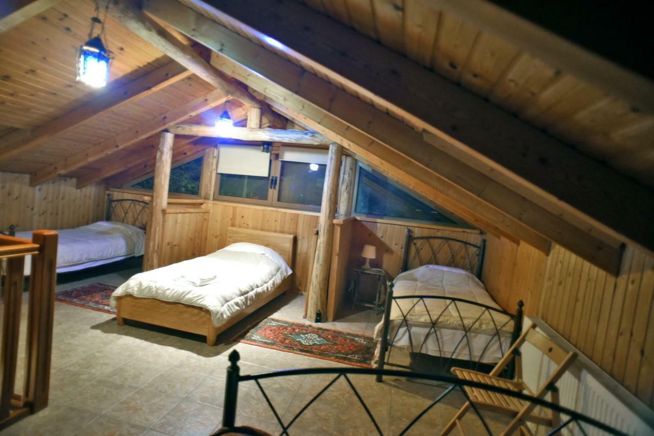 Santa Marina Guesthouse กาโต ลูตรากี ภายนอก รูปภาพ